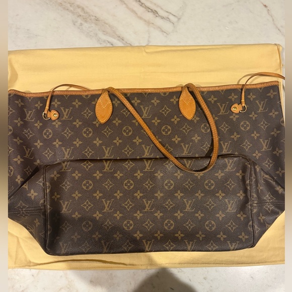 Louis Vuitton Handbags - Louis Vuitton Monogram Neverfull GM Tote Bag